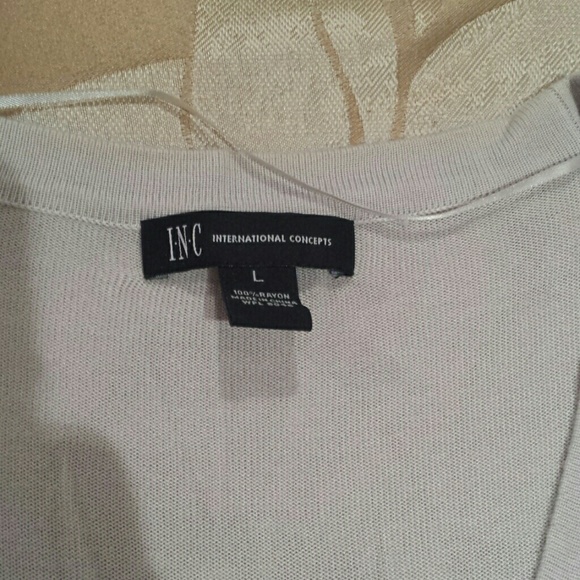 Beautiful sequin top. - Picture 2 of 4